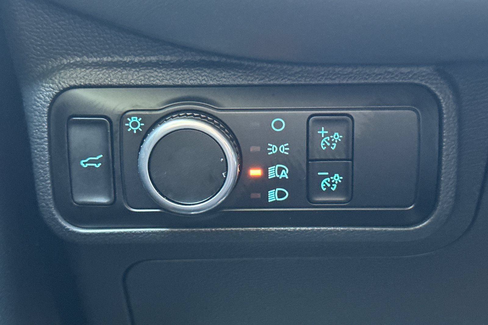 Certified 2025 Ford Explorer Active RWD image 44