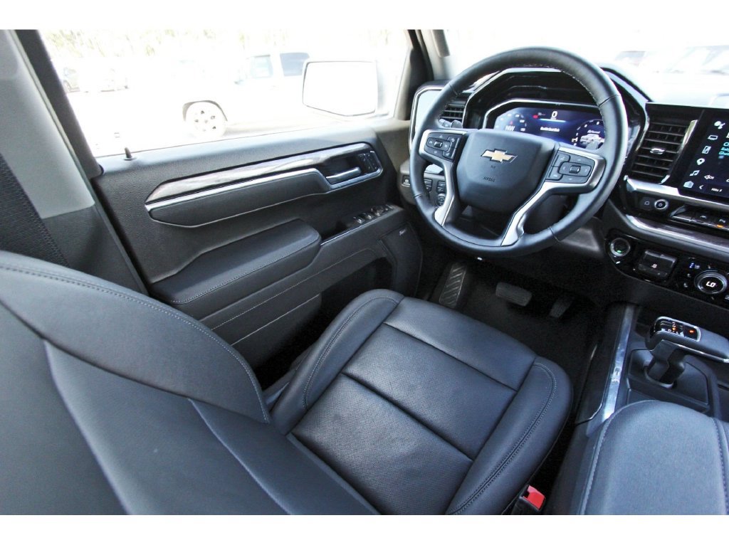 Used 2025 Chevrolet Silverado 1500 LTZ AWD/4WD image 11