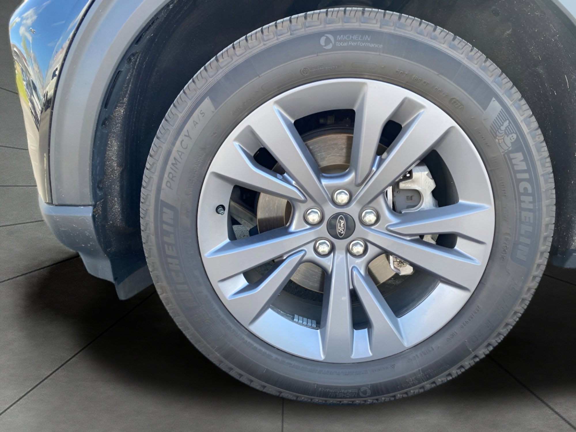 Certified 2024 Ford Explorer XLT w/ Equipment Group 202A AWD/4WD image 3