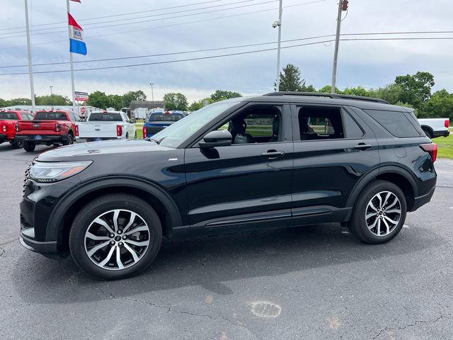 Certified 2025 Ford Explorer ST-Line AWD/4WD image 3