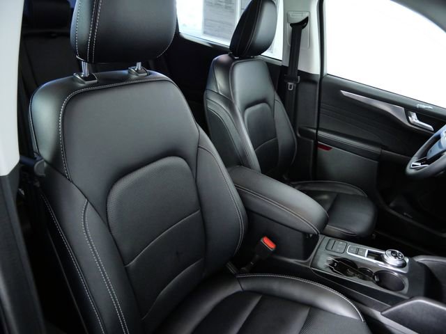 Certified 2022 Ford Escape Titanium w/ Class II Trailer Tow Package image 12