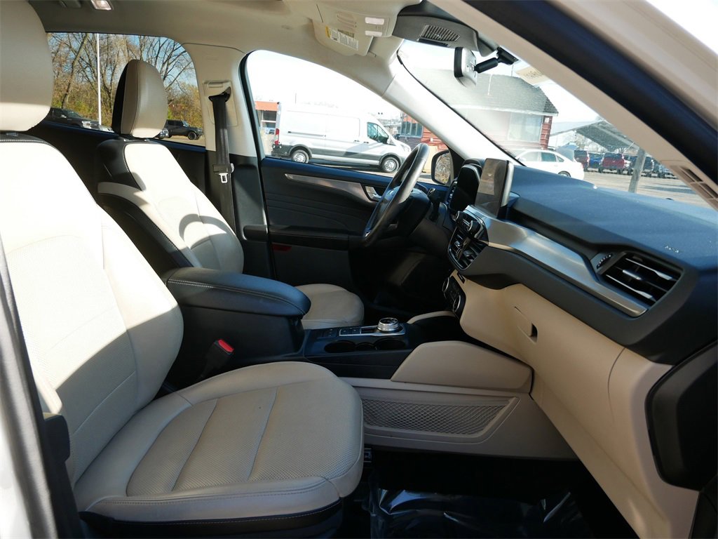 Certified 2022 Ford Escape Titanium image 8