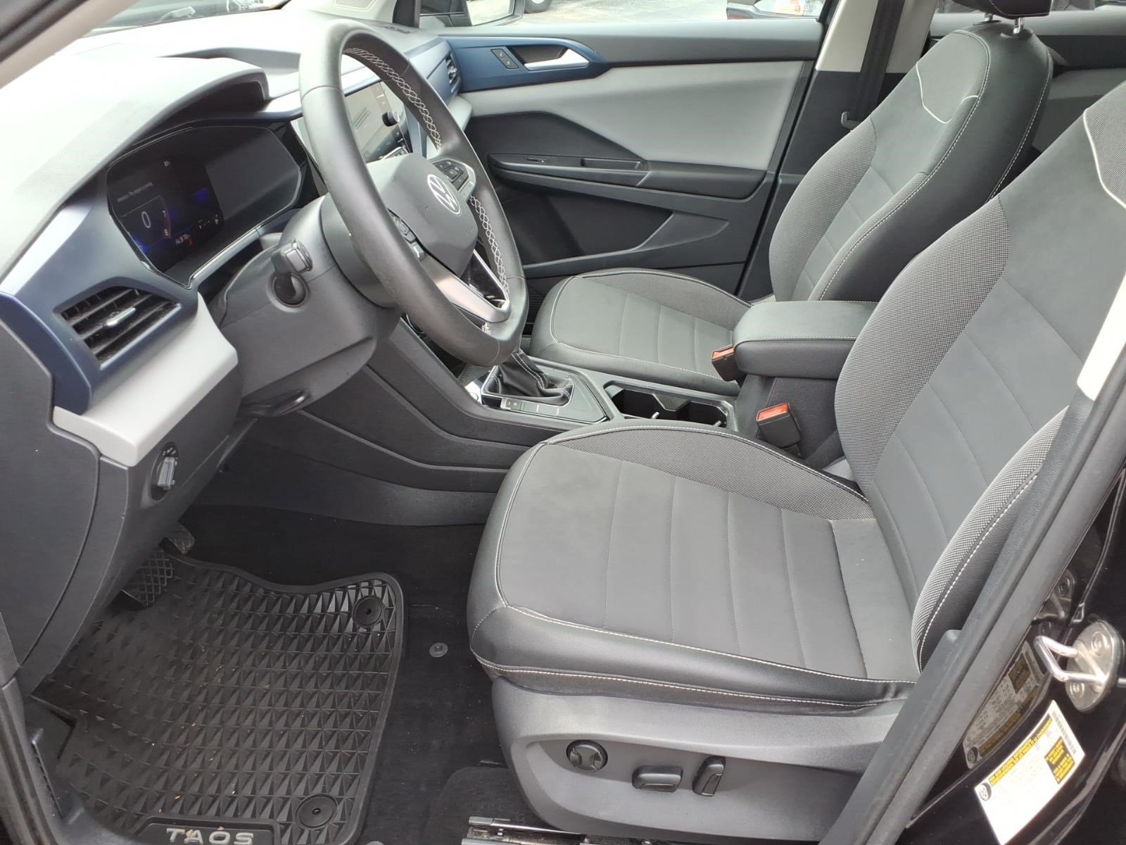 Used 2023 Volkswagen Taos SE w/ Panoramic Sunroof Package FWD image 12