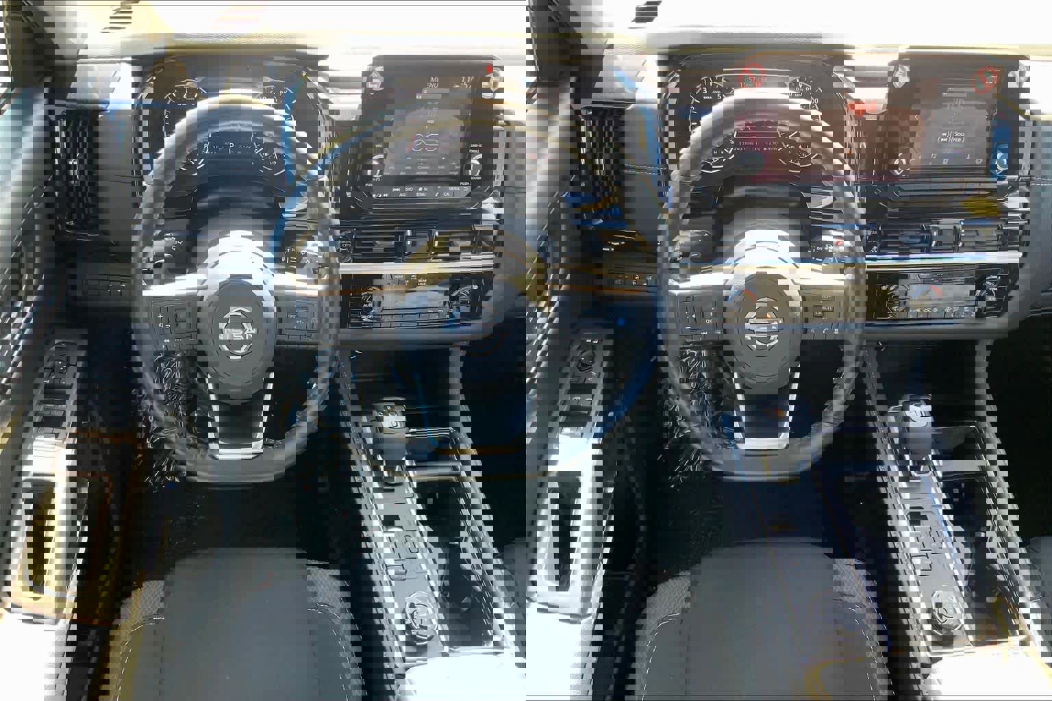 Used 2025 Nissan Pathfinder SV image 7