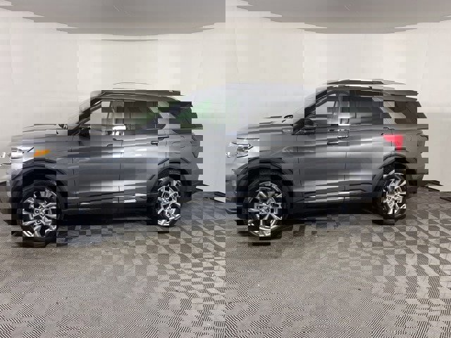 Certified 2023 Ford Explorer Limited w/ Equipment Group 301A image 2