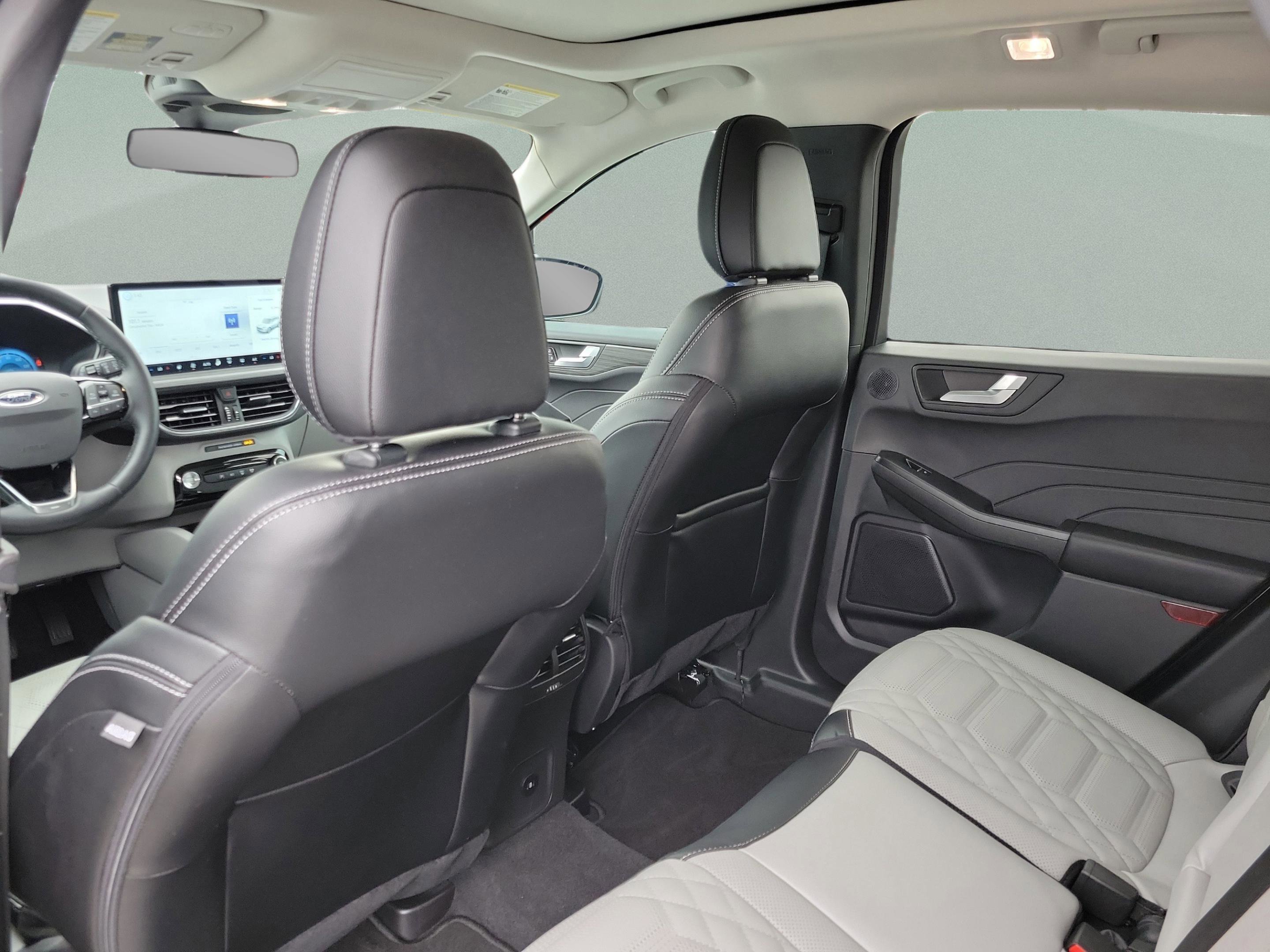 Certified 2024 Ford Escape SE w/ PHEV Premium Package image 18