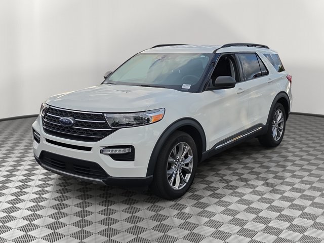 Certified 2023 Ford Explorer XLT w/ Equipment Group 202A RWD image 3