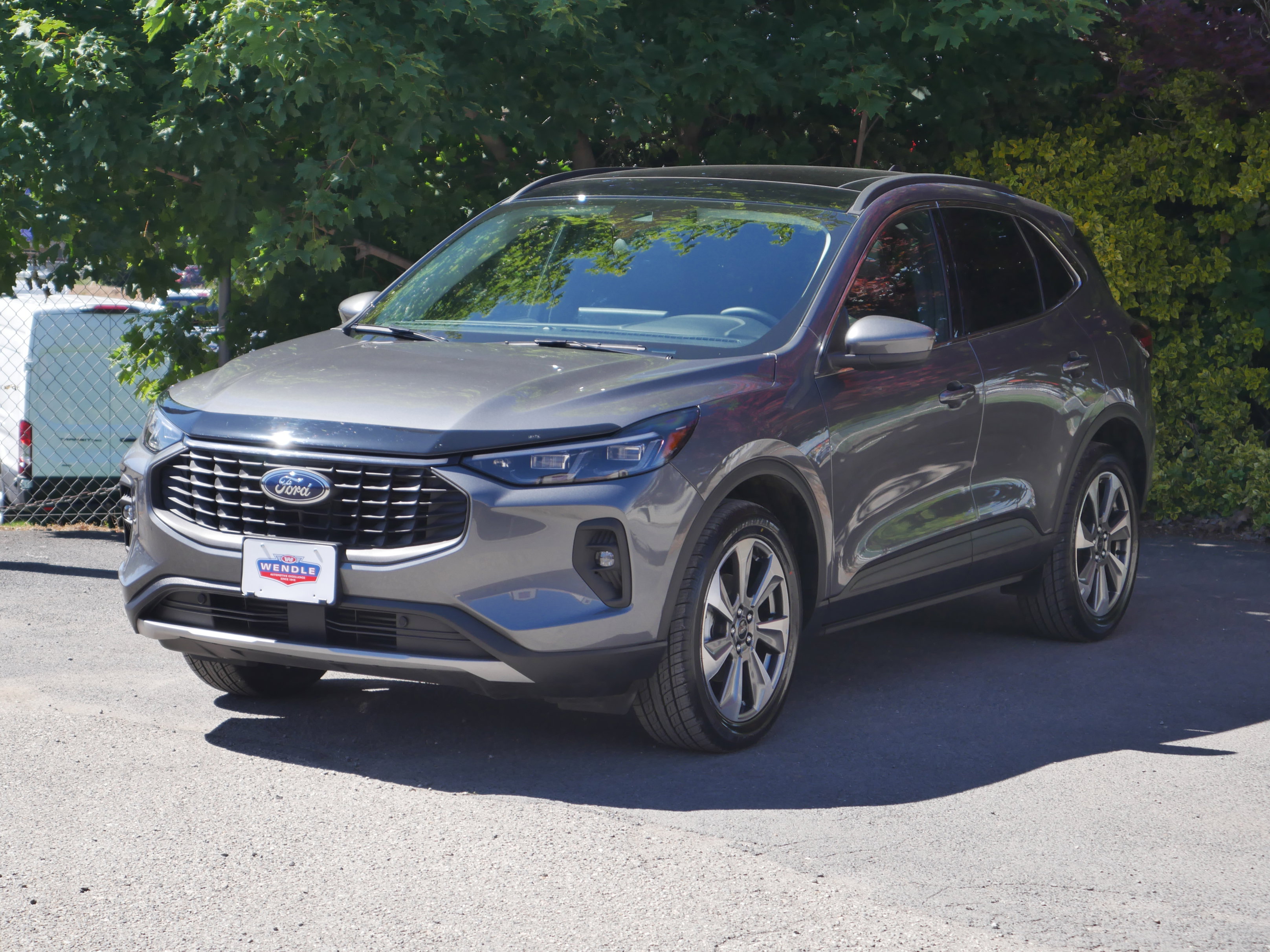 Certified 2025 Ford Escape Platinum AWD/4WD image 2