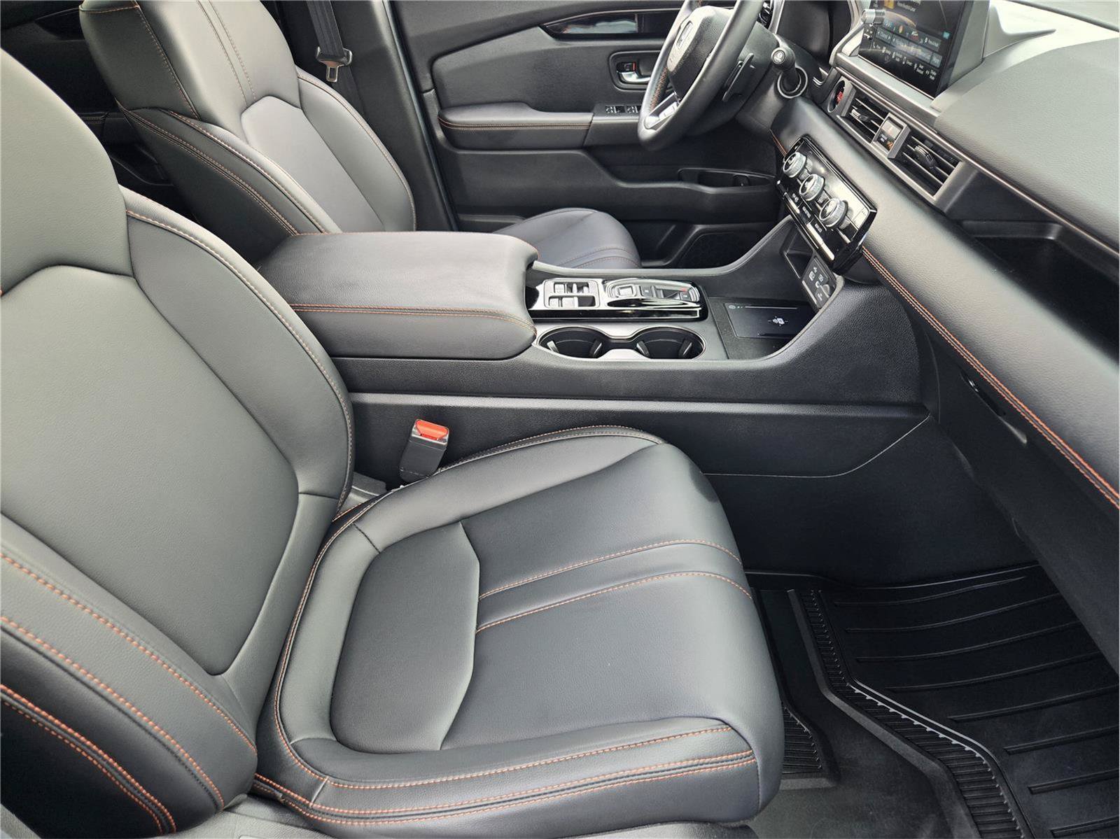 Used 2025 Honda Pilot TrailSport image 13