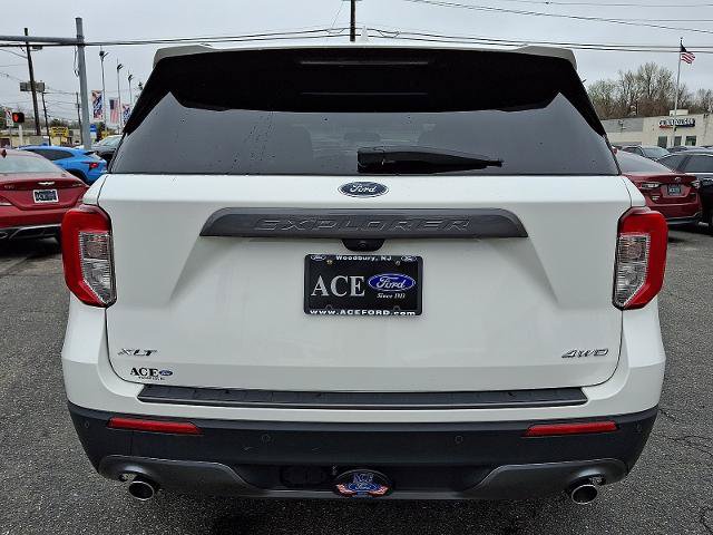 Certified 2023 Ford Explorer XLT w/ Equipment Group 202A AWD/4WD image 3