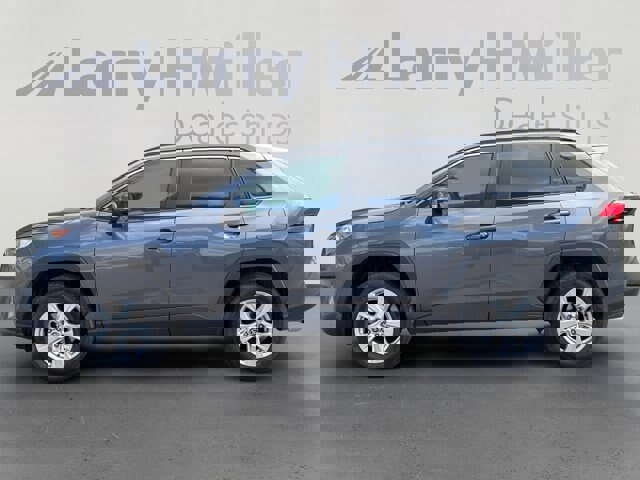 Used 2021 Toyota RAV4 XLE w/ Convenience Package image 2