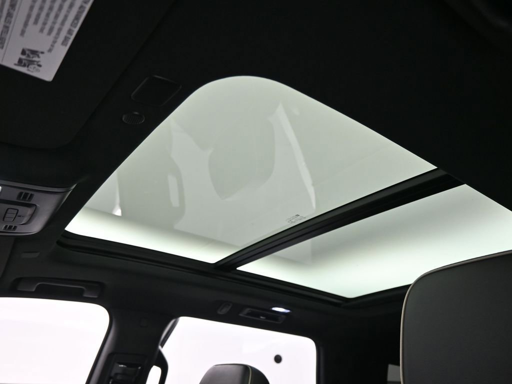 Used 2021 Chevrolet Tahoe Premier w/ Premium Package image 18