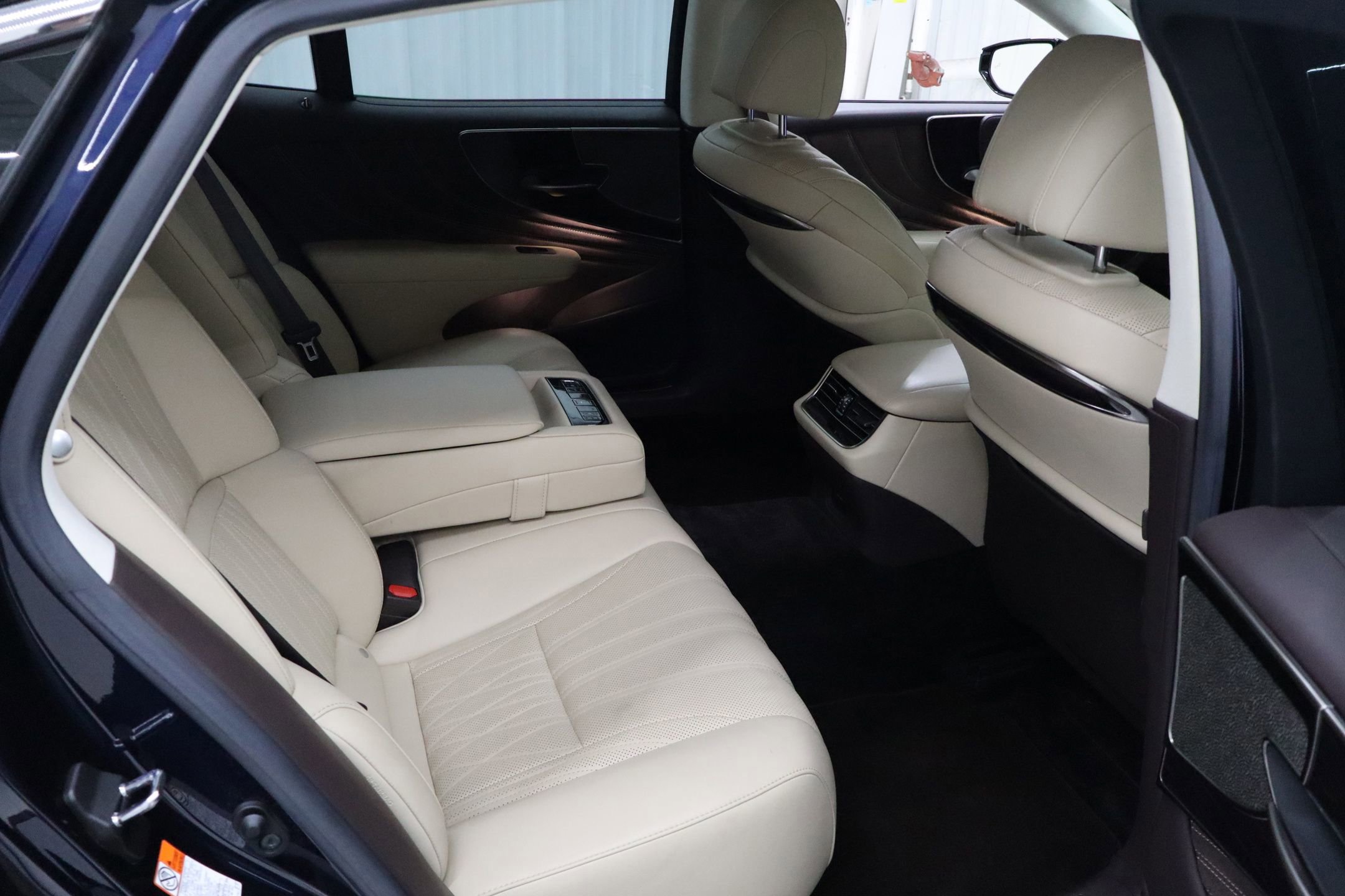 Used 2020 Lexus LS 500 w/ Interior Upgrade Package image 34