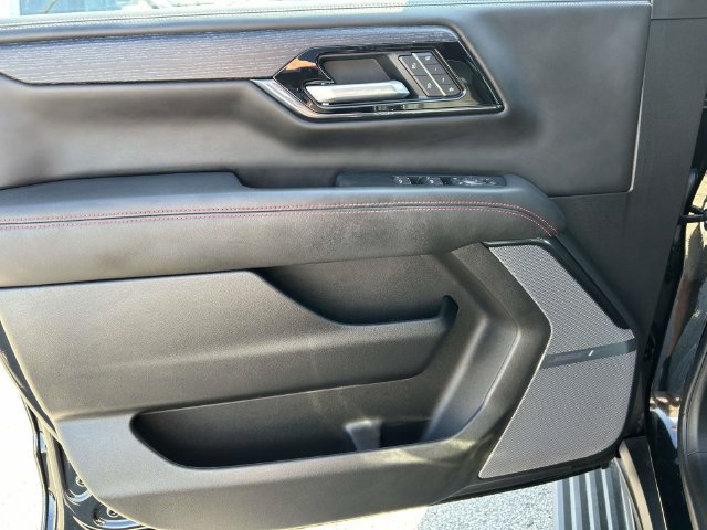 Used 2025 GMC Yukon AT4 Ultimate AWD/4WD image 18