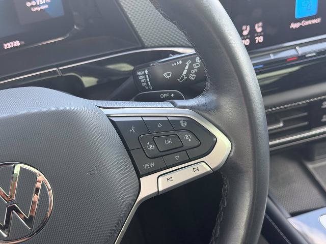 Used 2024 Volkswagen Atlas Cross Sport SEL R-Line AWD/4WD image 17