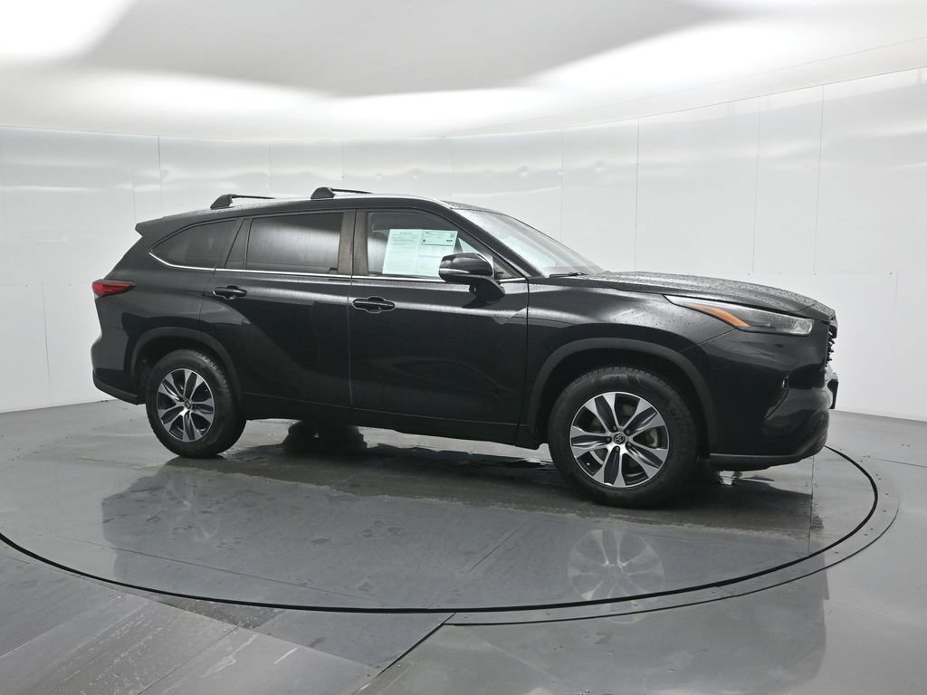 Used 2023 Toyota Highlander XLE image 30