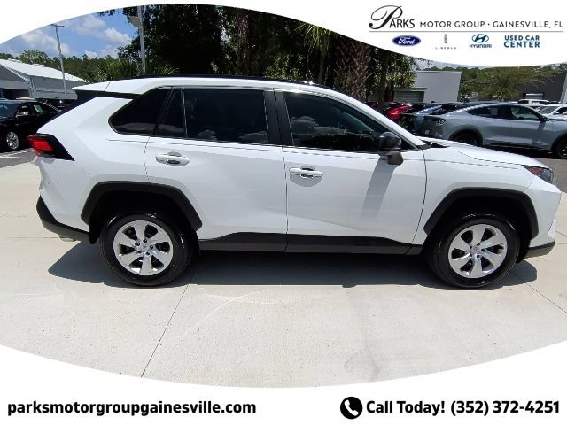 Used 2021 Toyota RAV4 LE FWD image 4
