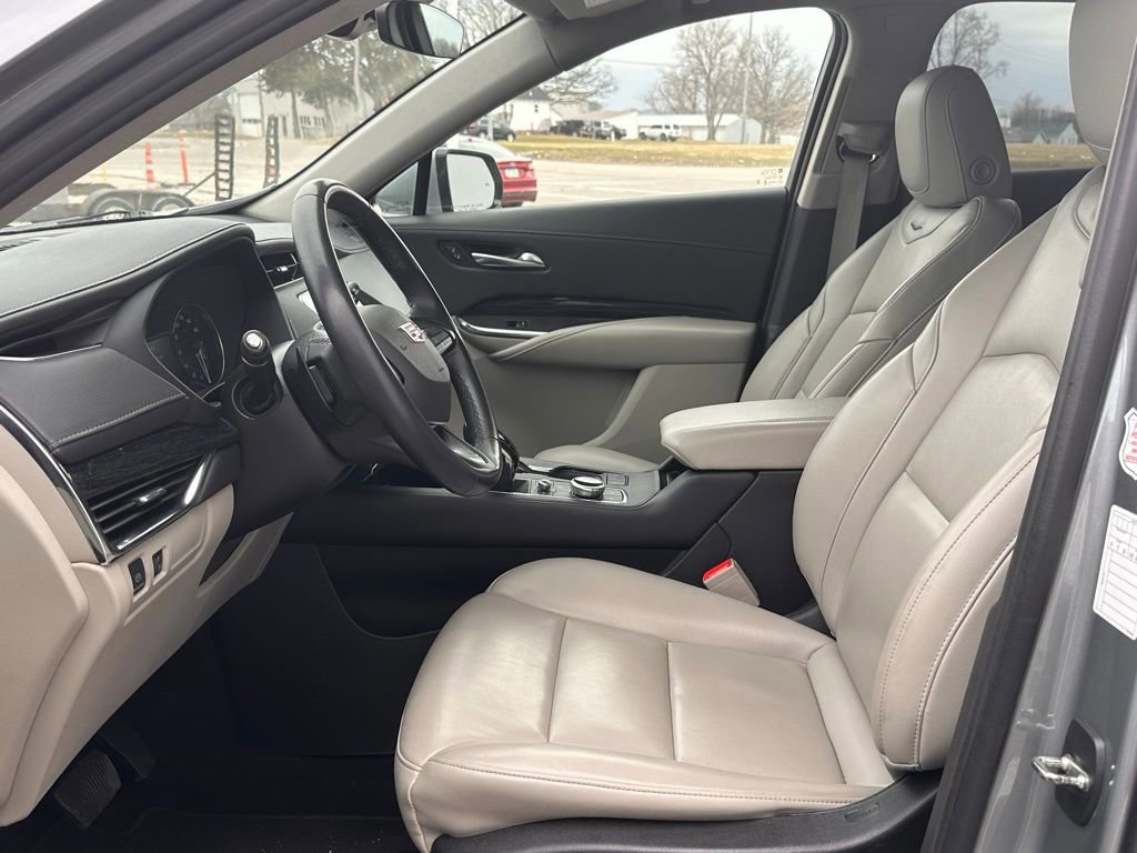Used 2023 Cadillac XT4 Premium Luxury image 11