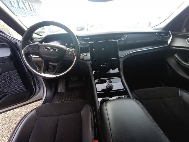 Used 2023 Jeep Grand Cherokee Altitude AWD/4WD image 8