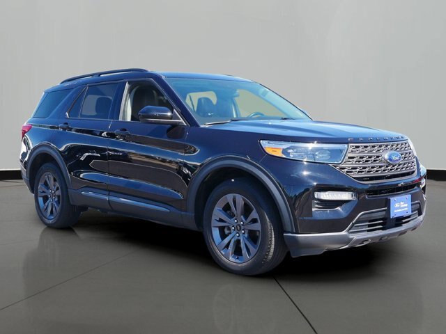Certified 2022 Ford Explorer XLT w/ Equipment Group 202A AWD/4WD image 4