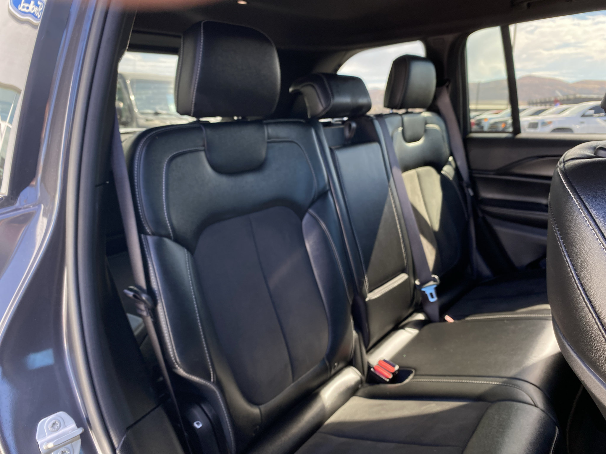Used 2023 Jeep Grand Cherokee Altitude AWD/4WD image 6