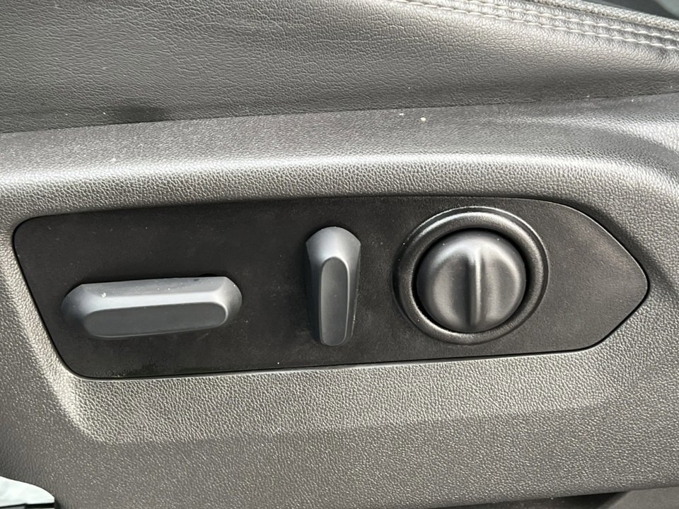 Used 2022 Chevrolet Silverado 1500 High Country w/ Technology Package image 19