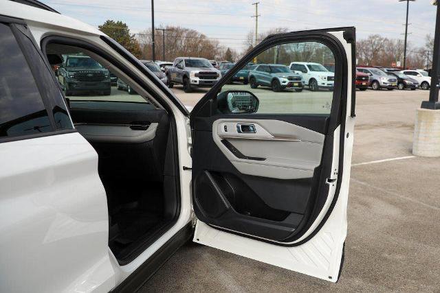 Certified 2025 Ford Explorer Active w/ Active Comfort Package image 37