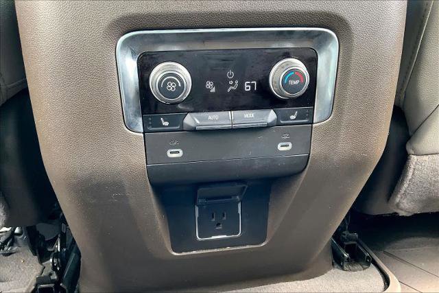Used 2023 Chevrolet Tahoe Z71 w/ Luxury Package AWD/4WD image 32