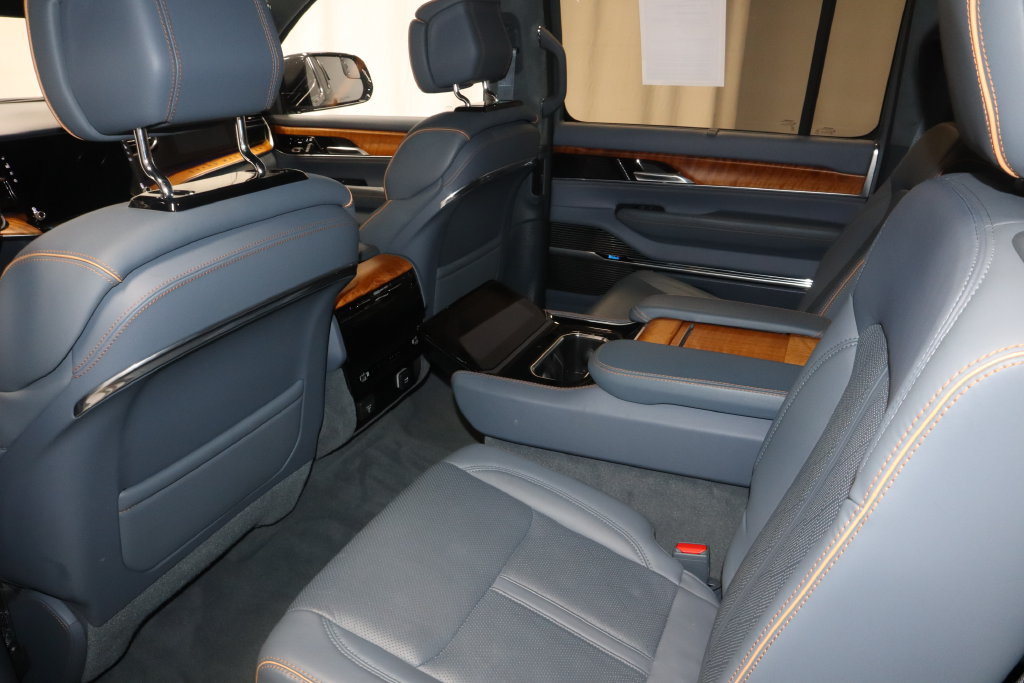 Used 2022 Jeep Grand Wagoneer Series II w/ Premium Group II AWD/4WD image 15