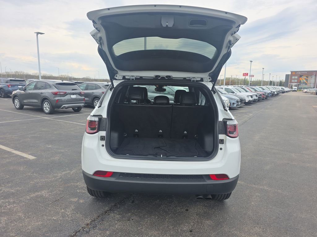 Used 2022 Jeep Compass Latitude FWD image 10