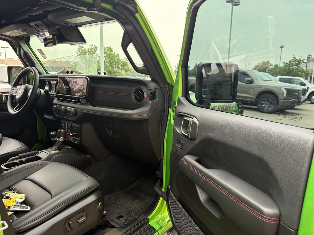 Used 2025 Jeep Gladiator Rubicon AWD/4WD image 28