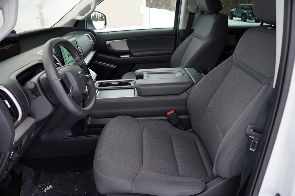 Certified 2025 Ford Expedition Active image 17