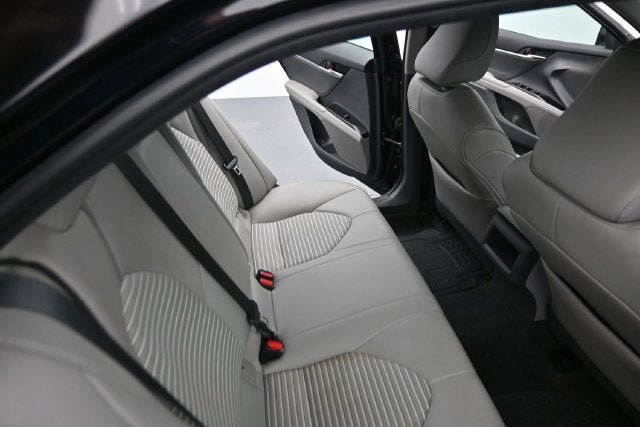 Used 2020 Toyota Camry SE FWD image 22