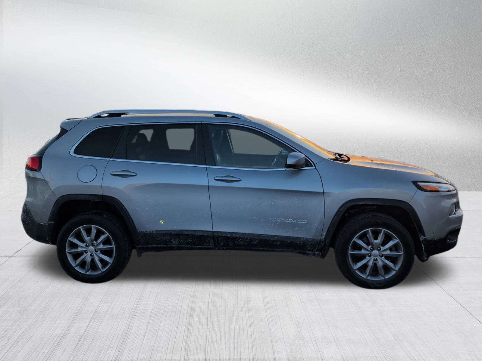 Used 2017 Jeep Cherokee Limited w/ Luxury Group image 6