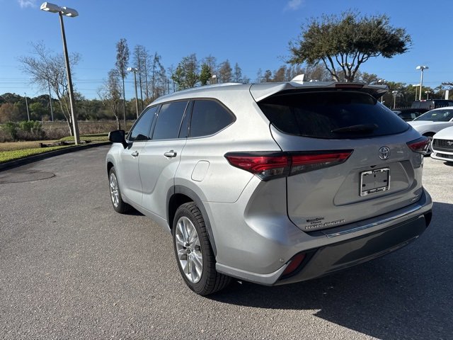 Used 2022 Toyota Highlander Limited image 3