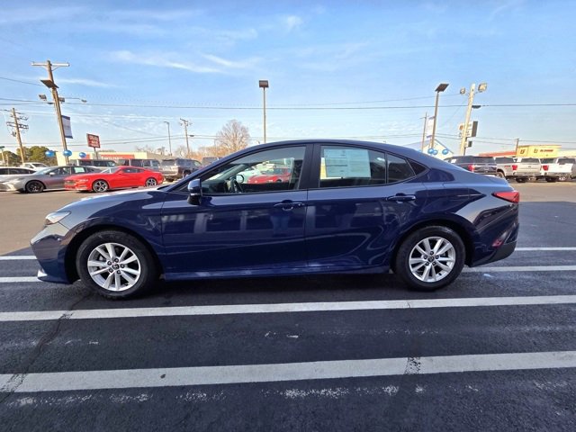 Used 2025 Toyota Camry LE image 2