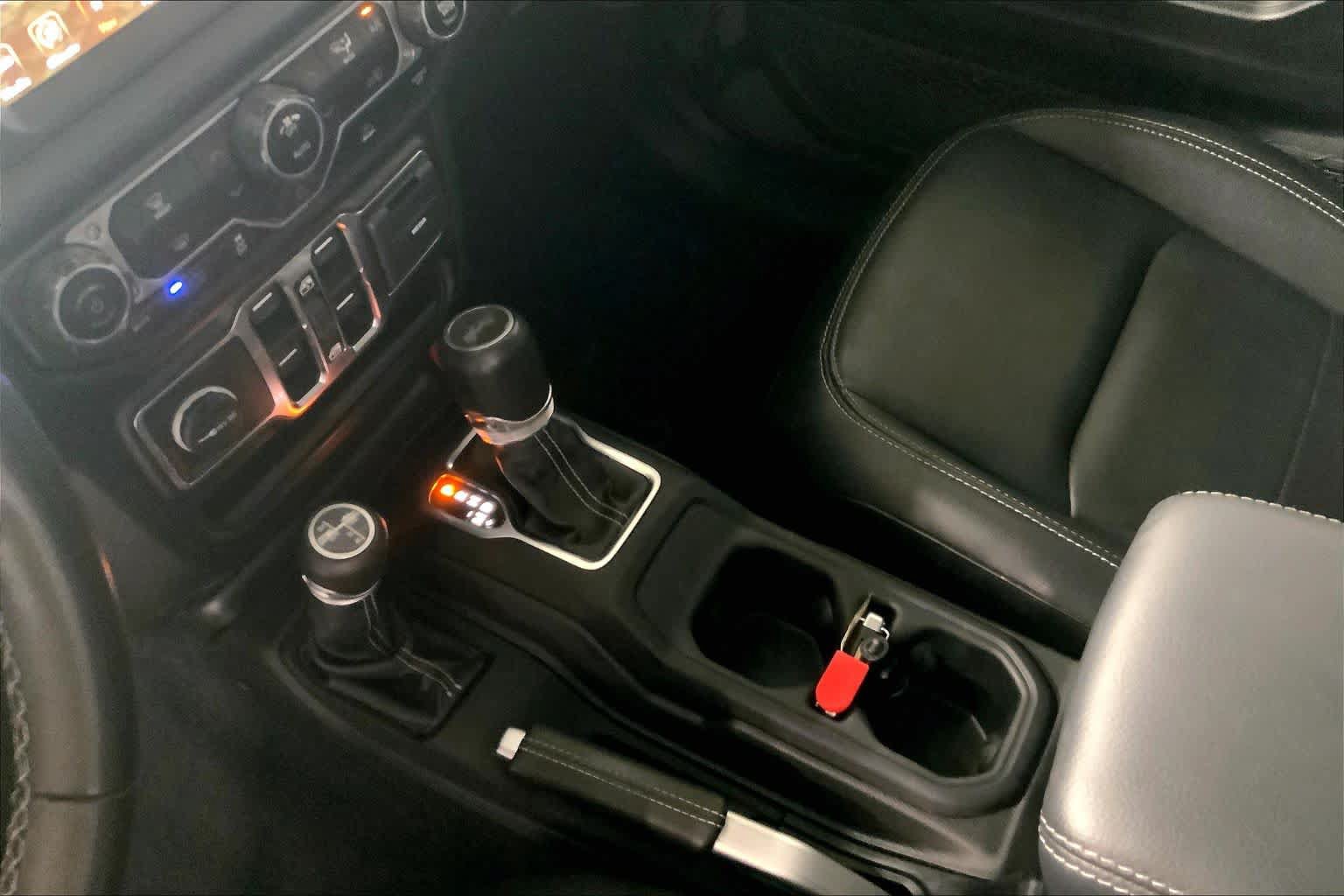 Used 2022 Jeep Wrangler Unlimited Sahara AWD/4WD image 16