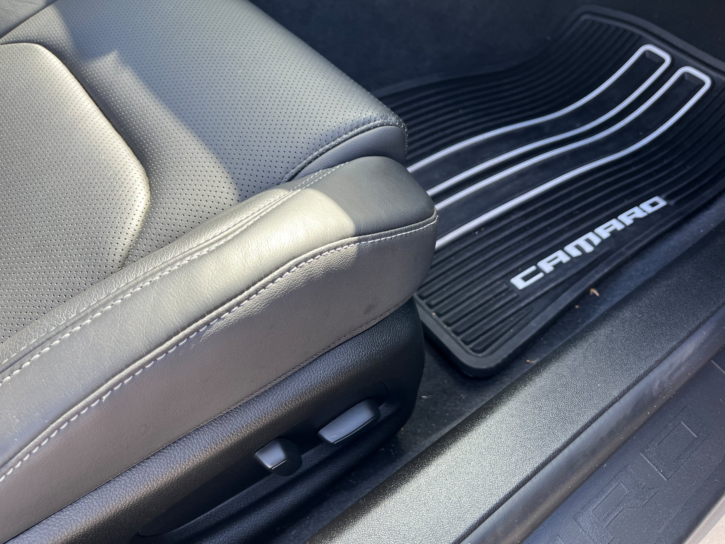 Used 2023 Chevrolet Camaro LT RWD image 15