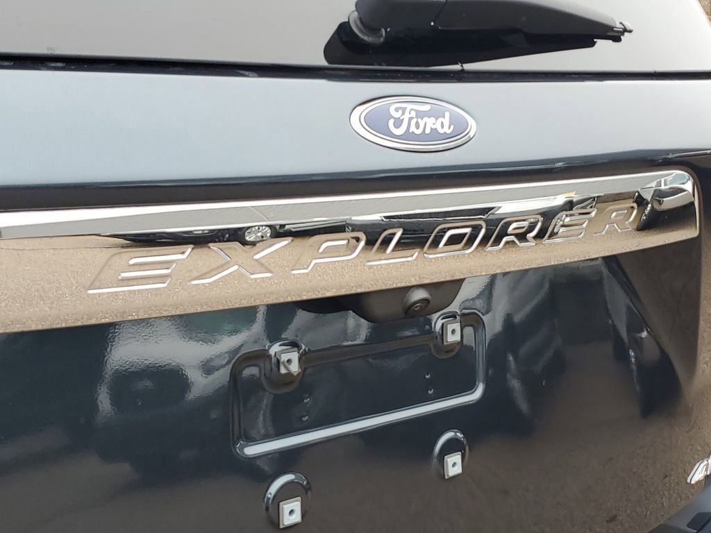 Certified 2023 Ford Explorer XLT w/ Class IV Trailer Tow Package image 7