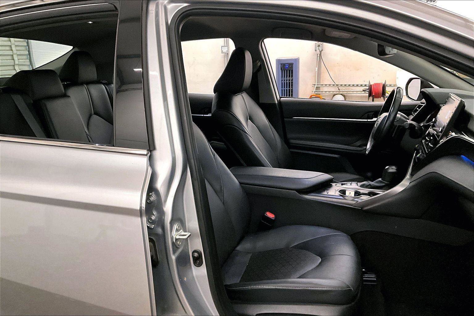 Used 2023 Toyota Camry XSE image 9