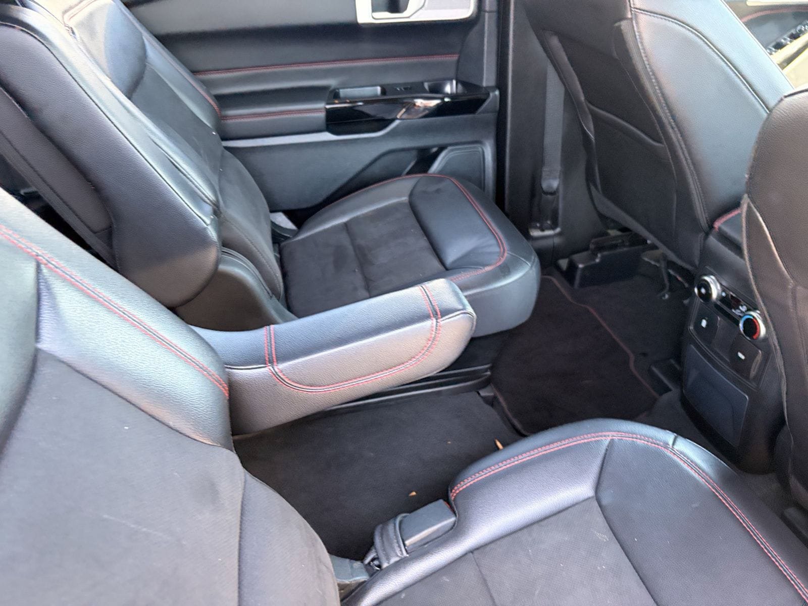Certified 2023 Ford Explorer ST-Line AWD/4WD image 18