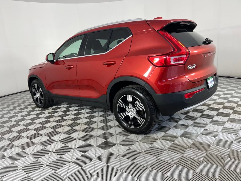 Used 2022 Volvo XC40 T5 Inscription image 3