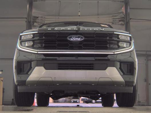 Certified 2025 Ford Expedition Platinum AWD/4WD image 3
