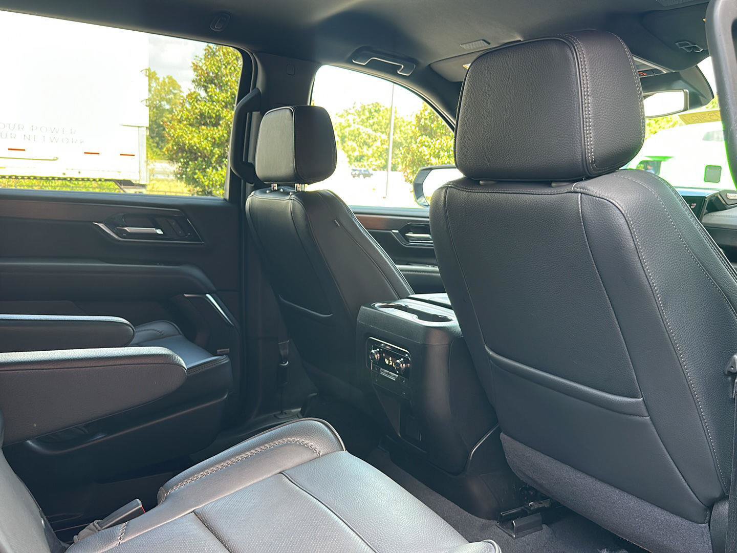 Used 2025 GMC Yukon XL Denali RWD image 31