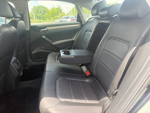 Used 2022 Volkswagen Passat 2.0T SE FWD image 12