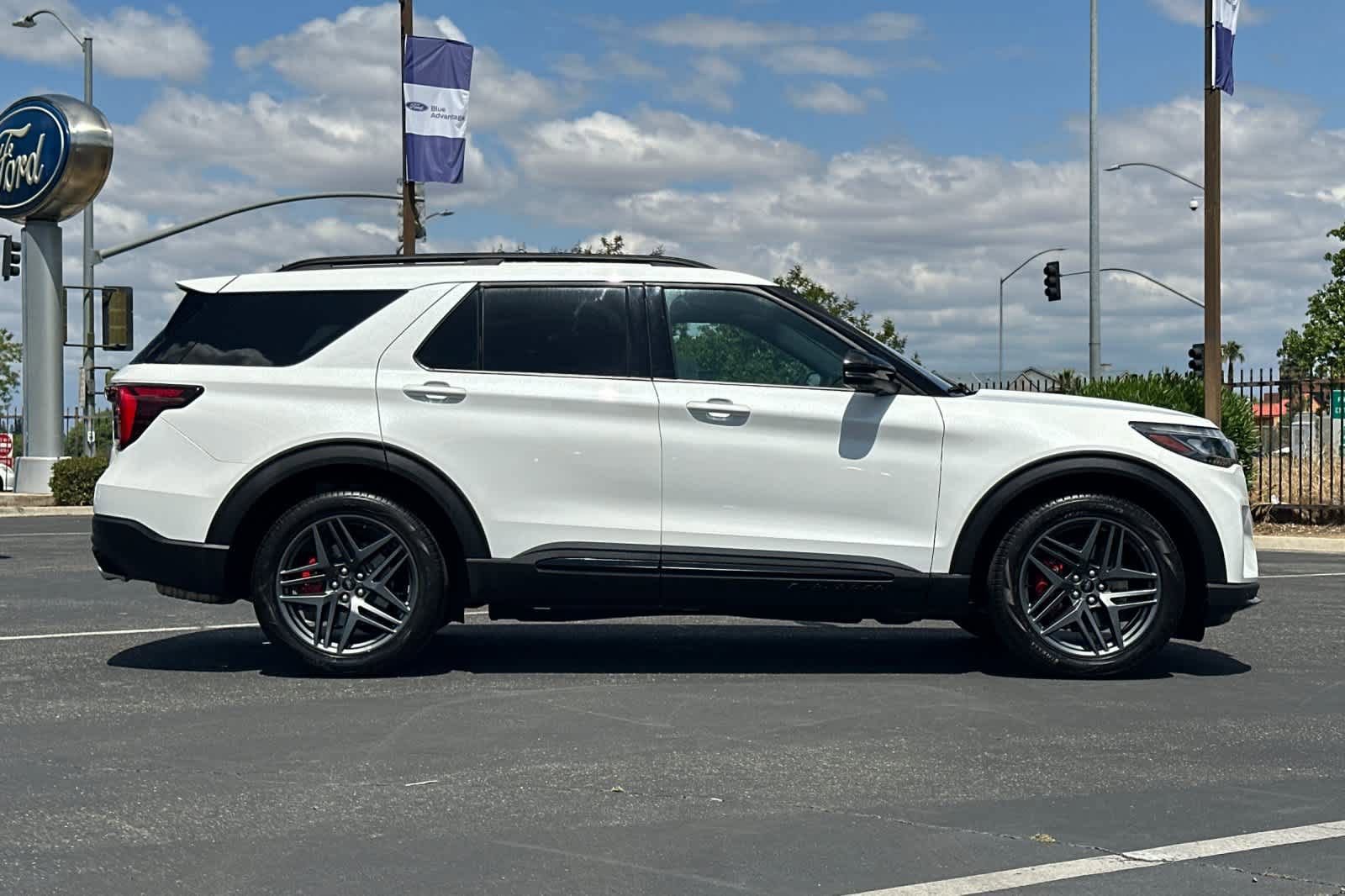 Certified 2025 Ford Explorer ST AWD/4WD image 9