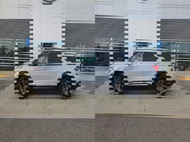 Certified 2025 Ford Explorer Active w/ Active Comfort Package image 2