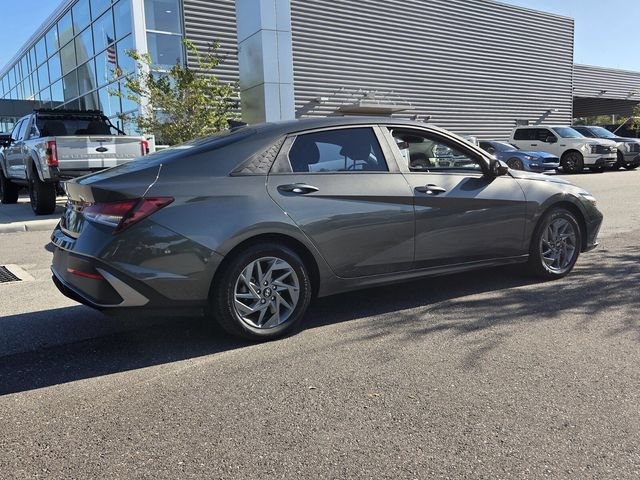 Used 2024 Hyundai Elantra SEL FWD image 8