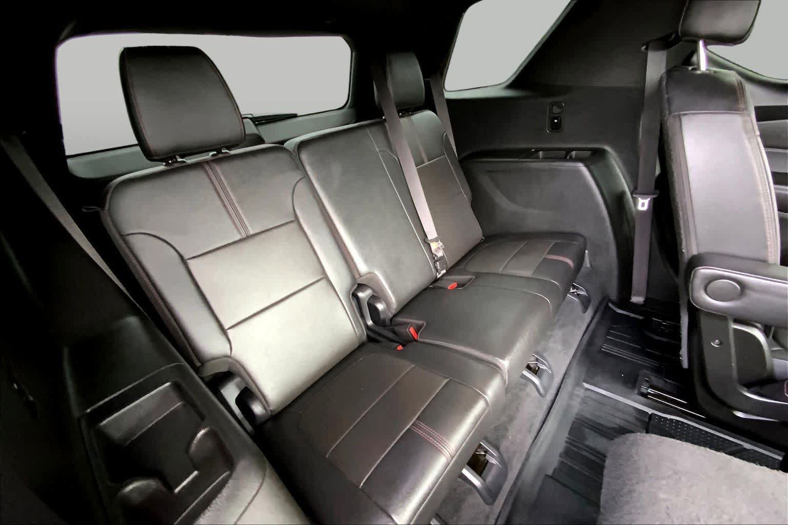 Used 2023 Chevrolet Traverse RS FWD image 18