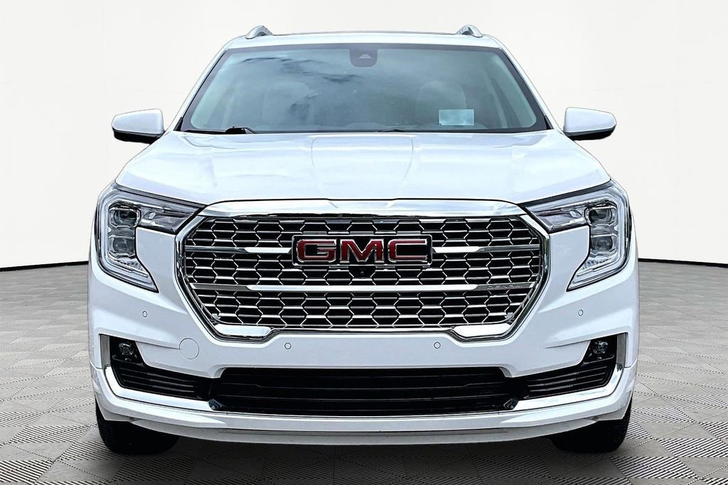 Used 2023 GMC Terrain Denali w/ Denali Premium Package AWD/4WD image 3